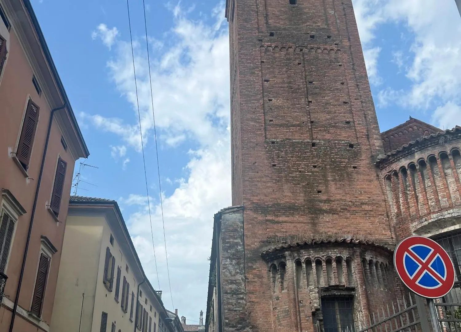 Apartment Appartamento Il Glicine Cremona Centro