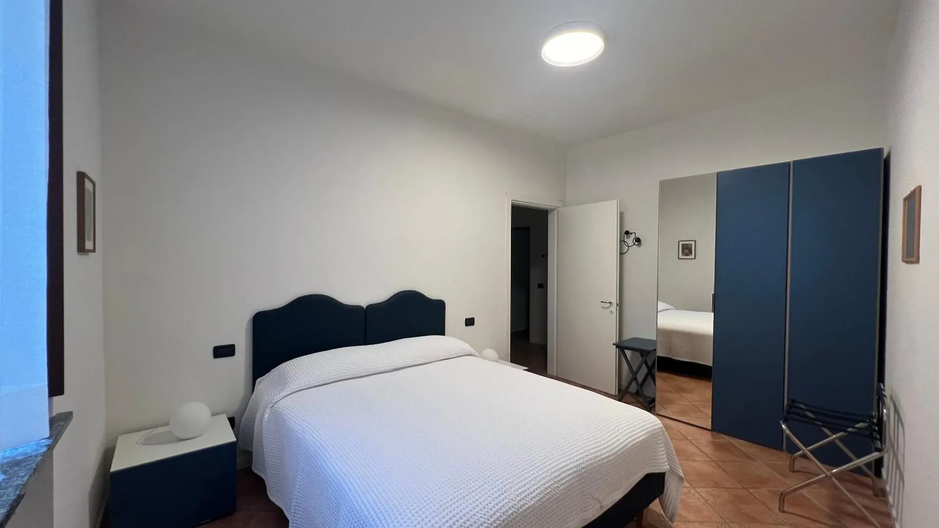 Apartment Appartamento Il Glicine Cremona Centro